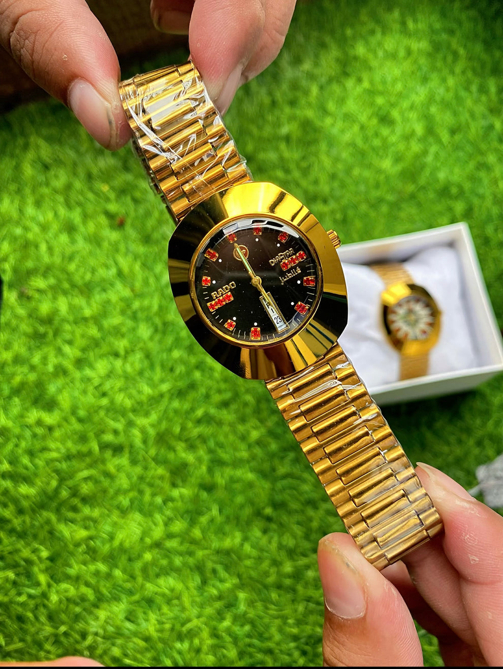 Premium Analog Wristwatch – Fashion & Lifestyle Edition