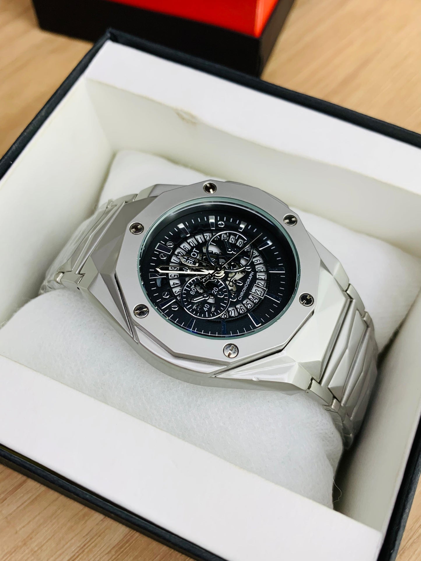 Modern Geometric Bezel Chronograph Watch with Stainless Steel Strap