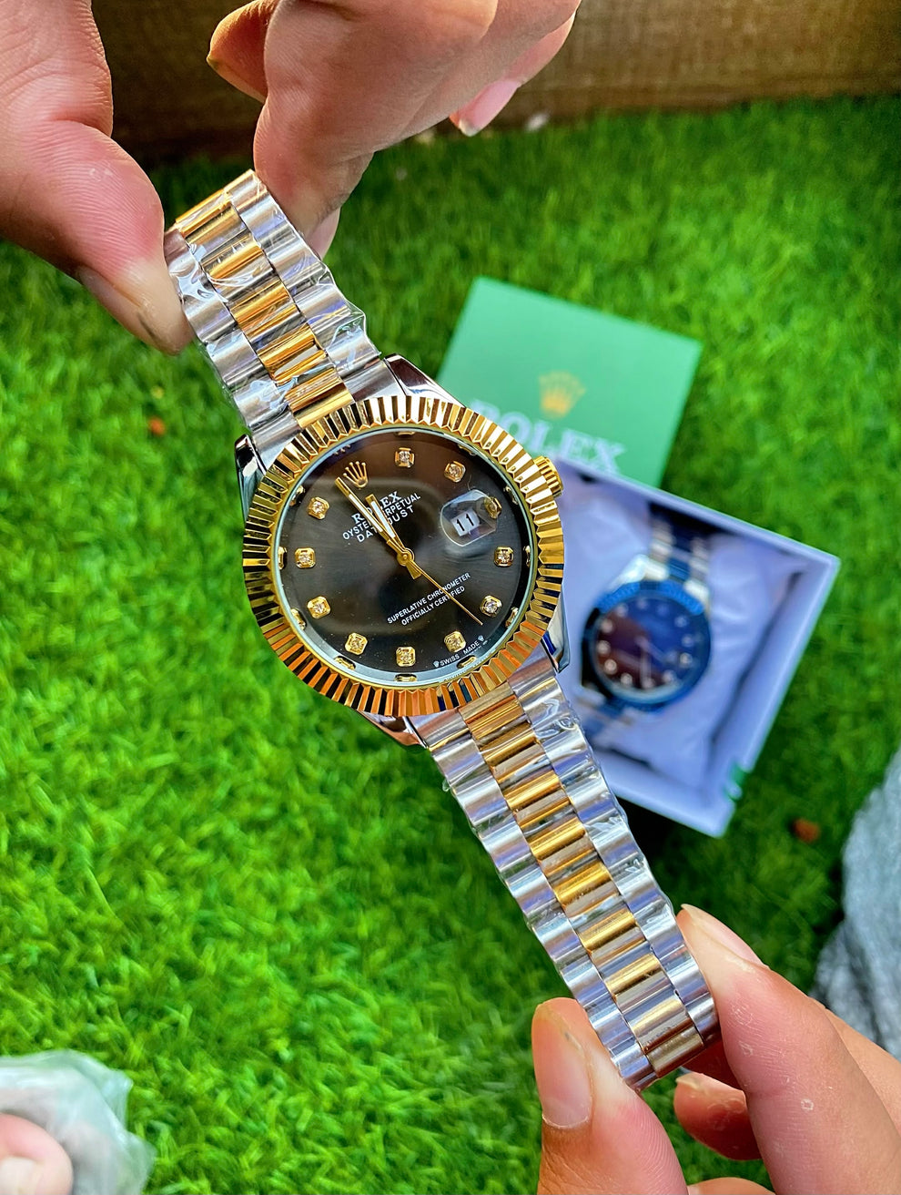 Premium Men’s Wristwatch with Date Display and Elegant Dial