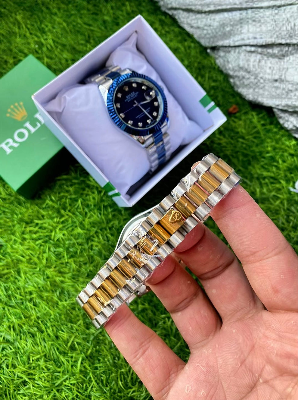 Premium Men’s Wristwatch with Date Display and Elegant Dial