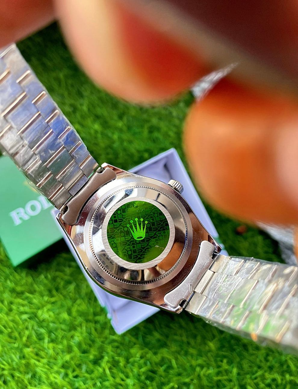 Premium Men’s Wristwatch with Date Display and Elegant Dial