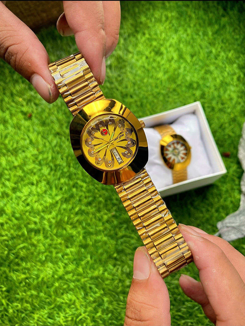 Premium Analog Wristwatch – Fashion & Lifestyle Edition