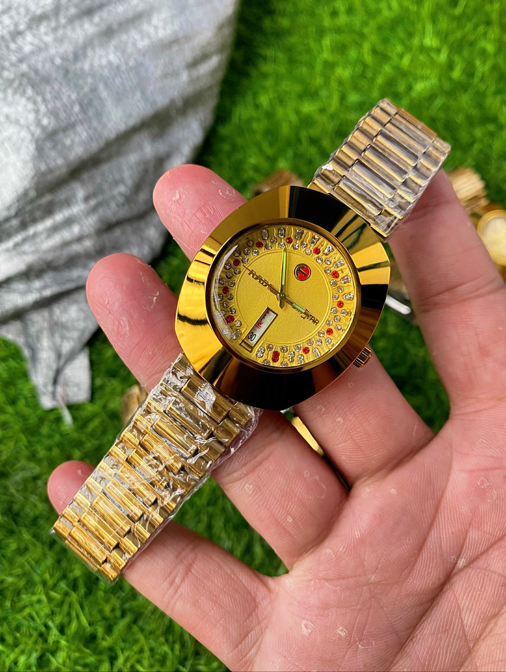 Premium Analog Wristwatch – Fashion & Lifestyle Edition