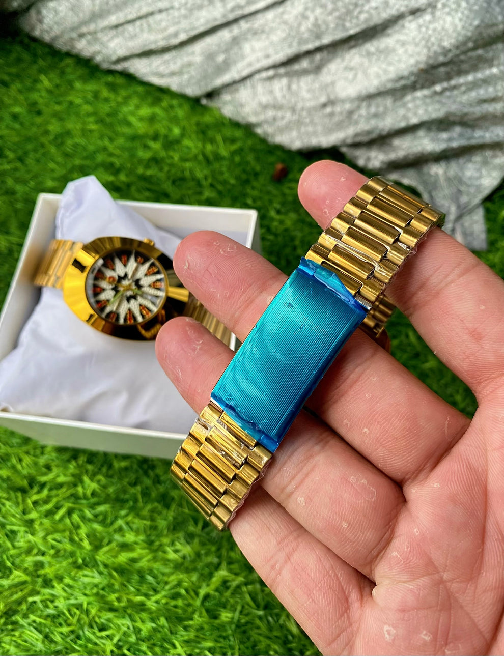 Premium Analog Wristwatch – Fashion & Lifestyle Edition